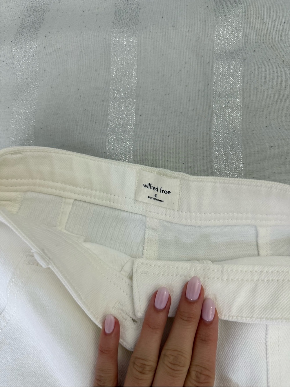 Aritzia High-Waist White Women’s Utility Shorts - Picture 2 of 2